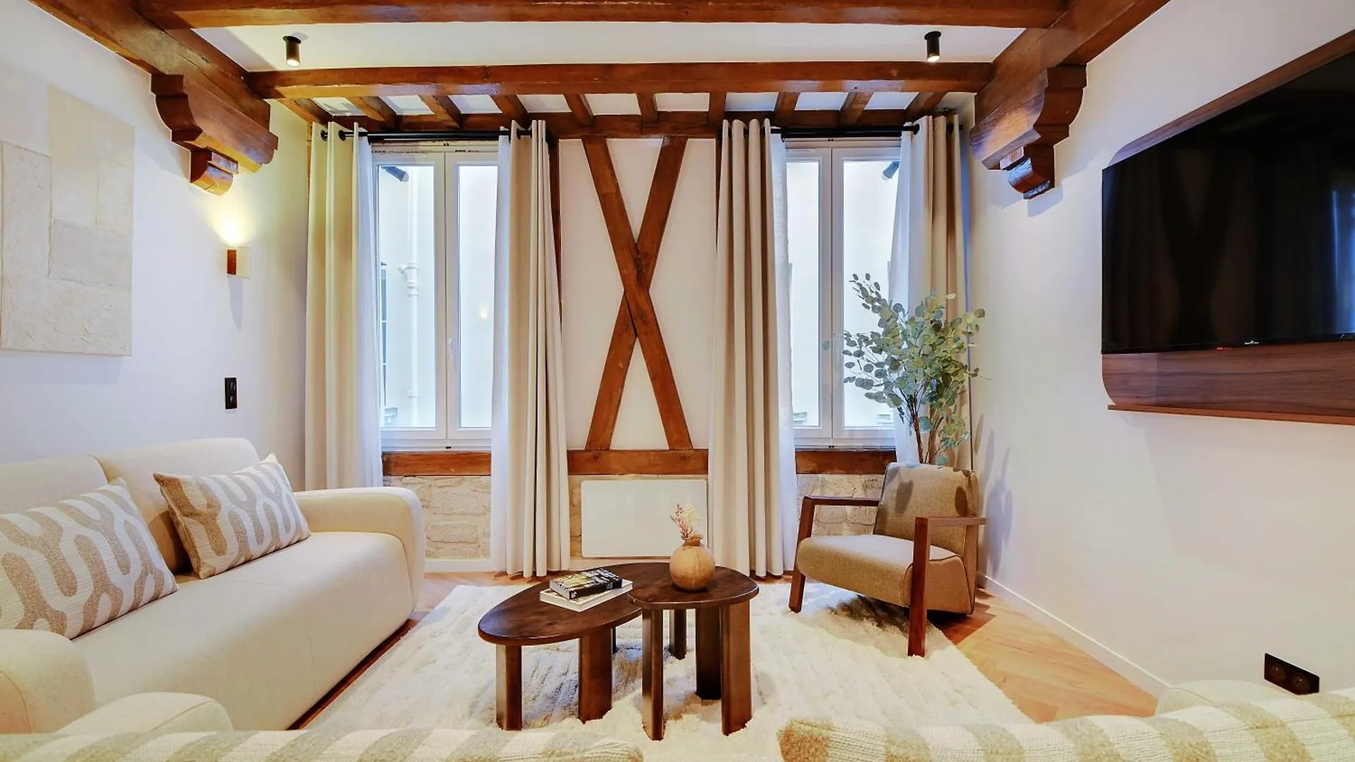 Luxury In The Heart Or Paris-notre Dame Apartment Paris