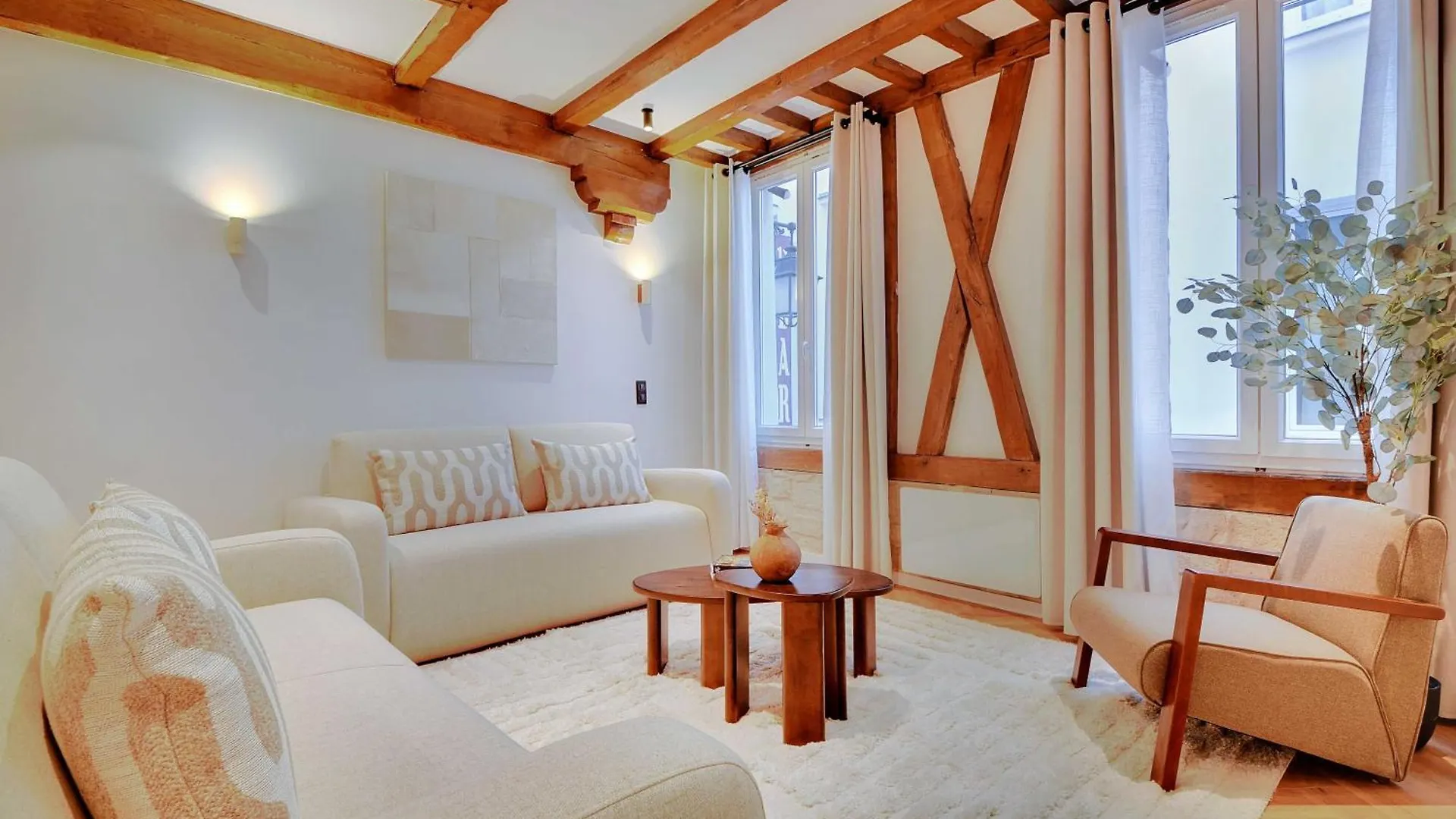 Luxury In The Heart Or Paris-notre Dame * Paris
