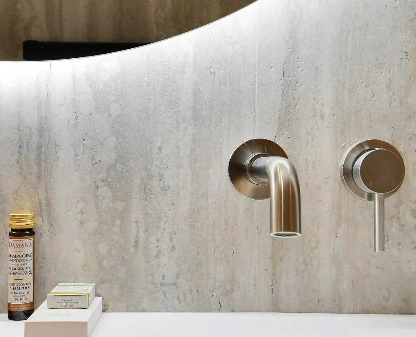 Luxury In The Heart Or Paris-notre Dame Parijs