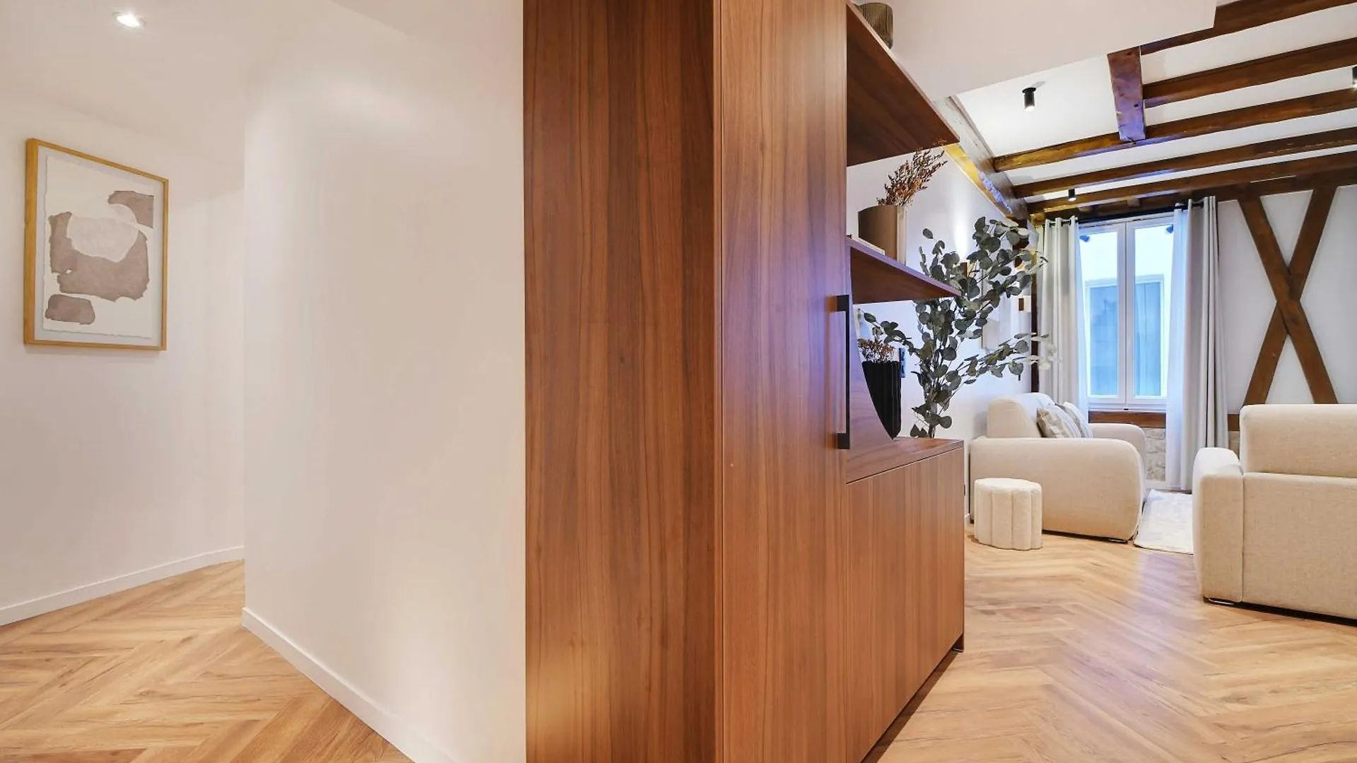 Luxury In The Heart Or Paris-notre Dame Apartment