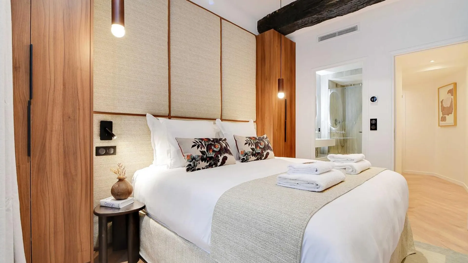 Luxury In The Heart Or Paris-notre Dame *