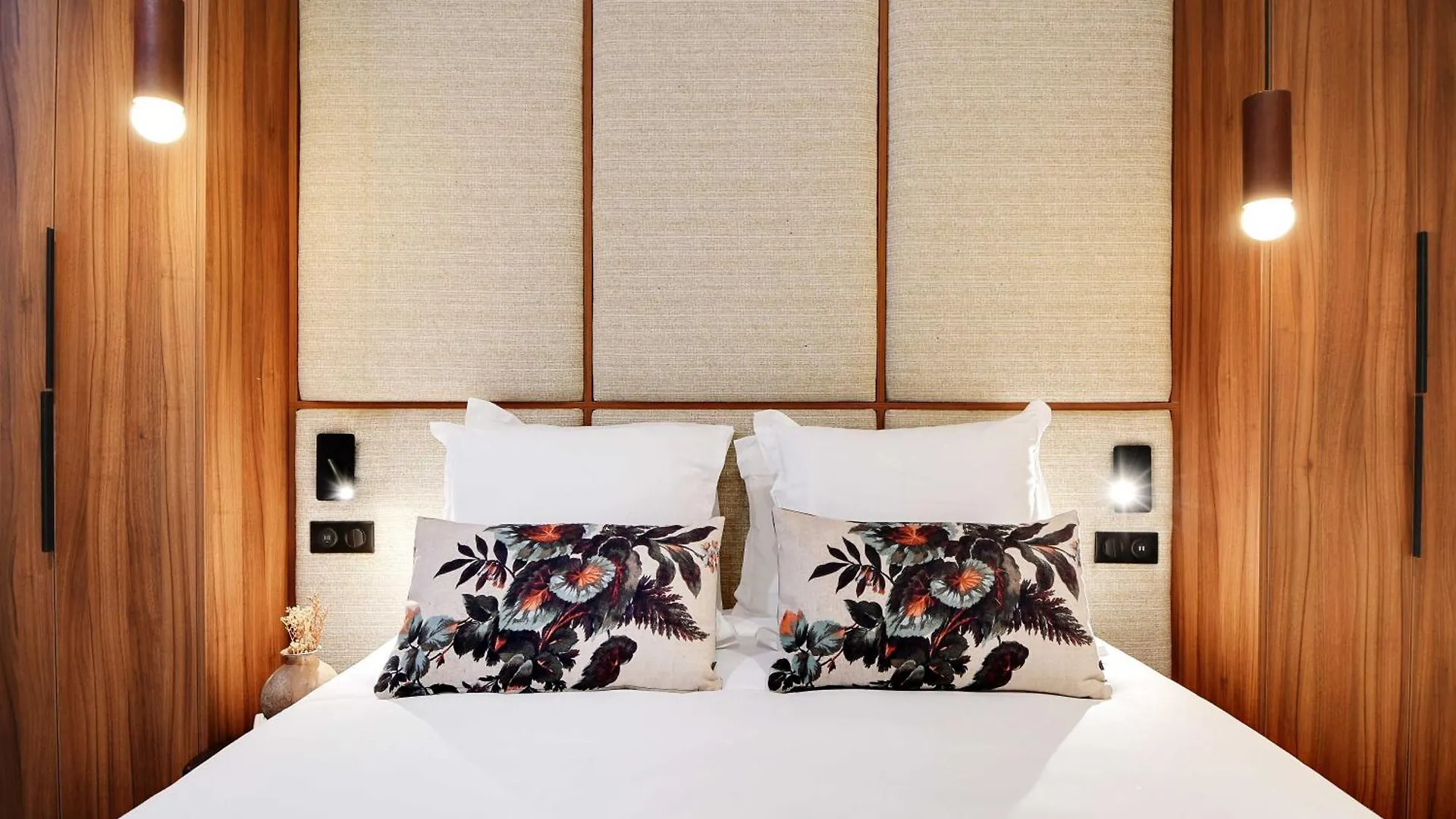 Luxury In The Heart Or Paris-notre Dame Paris
