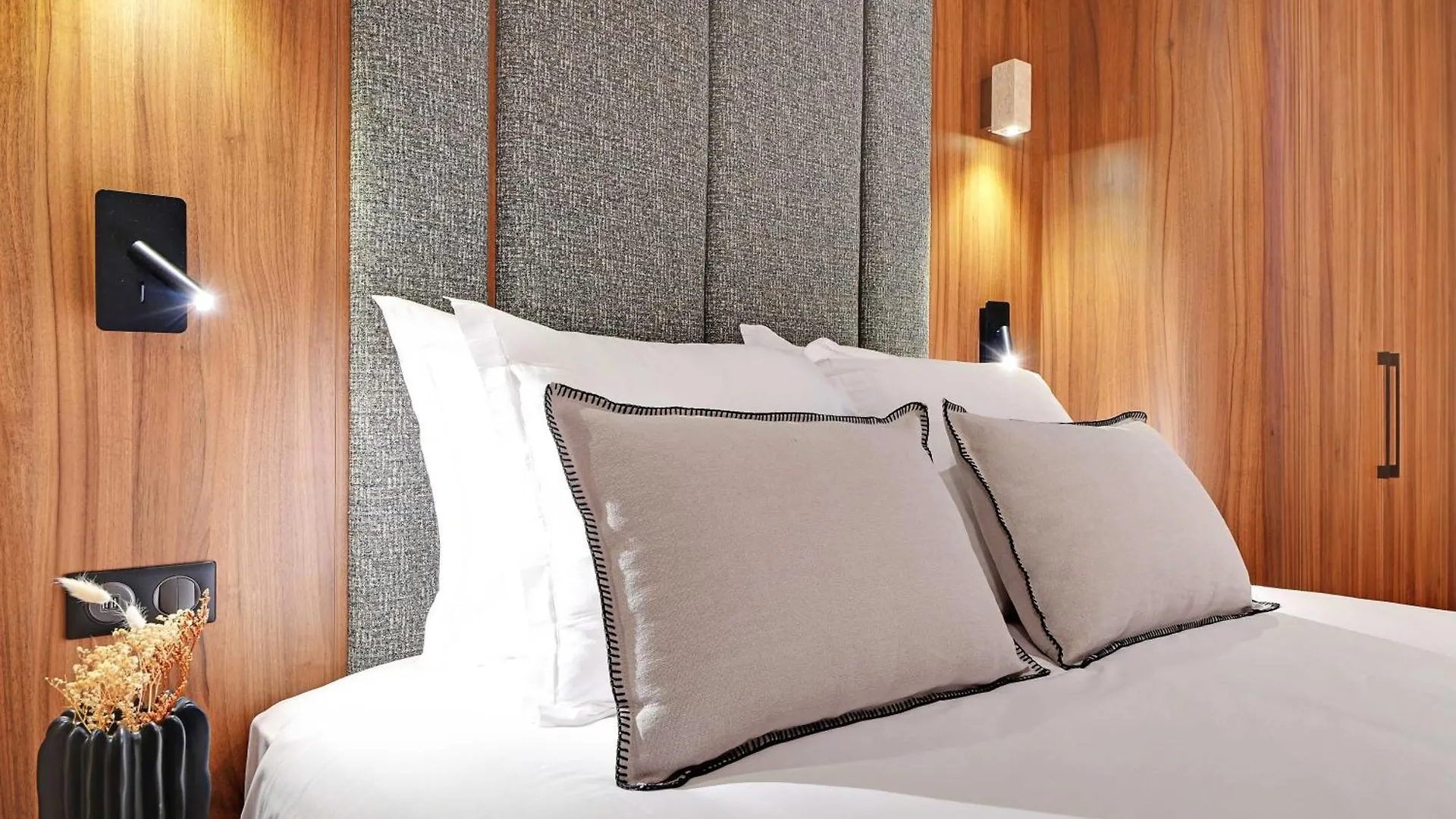 Luxury In The Heart Or Paris-notre Dame